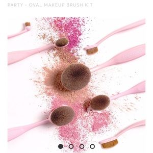 Meet your Posher, Noelle